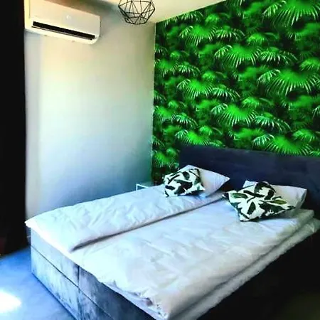 Zlote Sady Na Mazurach Z Widokiem Na Jezioro *