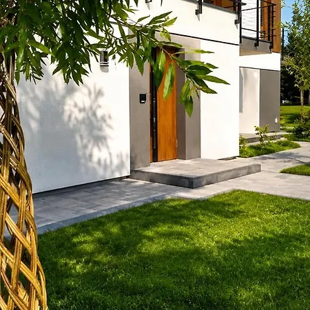 Zlote Sady Na Mazurach Z Widokiem Na Jezioro *