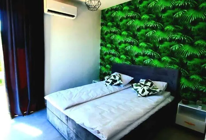 Zlote Sady Na Mazurach Z Widokiem Na Jezioro *