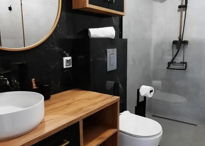 Zlote Sady Na Mazurach Z Widokiem Na Jezioro *